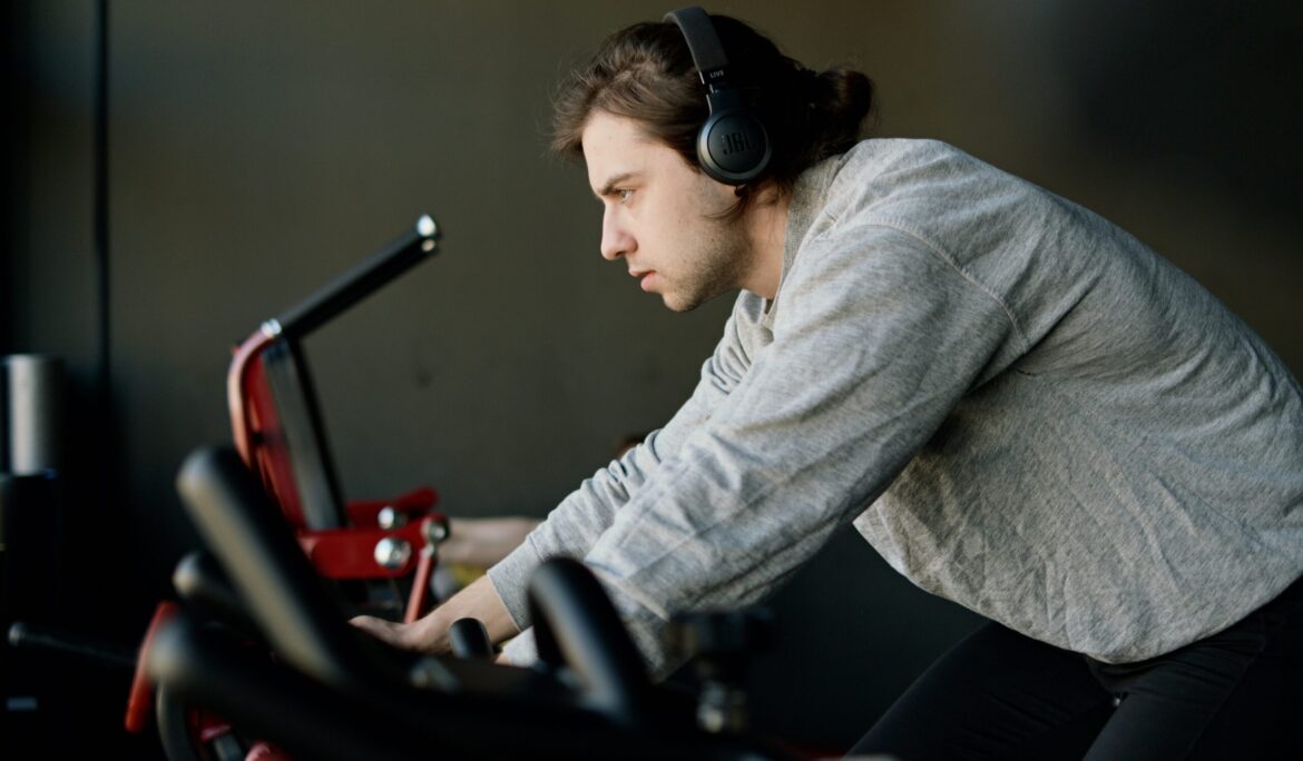 【一位CFP的日常】為何健身房的飛輪課程，總是會搭配快節奏的音樂？